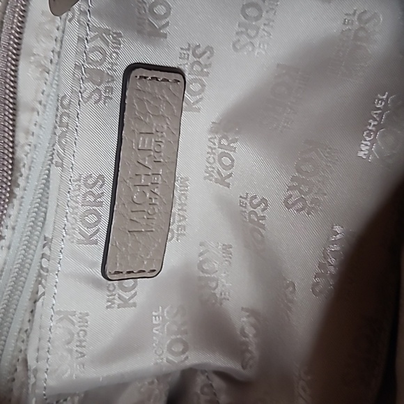 Michael Kors* Chelsea Shoulder Bag* Taupe* Large - Picture 8 of 10